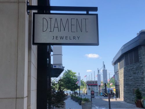 Diament sign