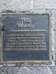 Escape on the Pearl: The Heroic Bid for Freedom on the Underground Railroad [Book]